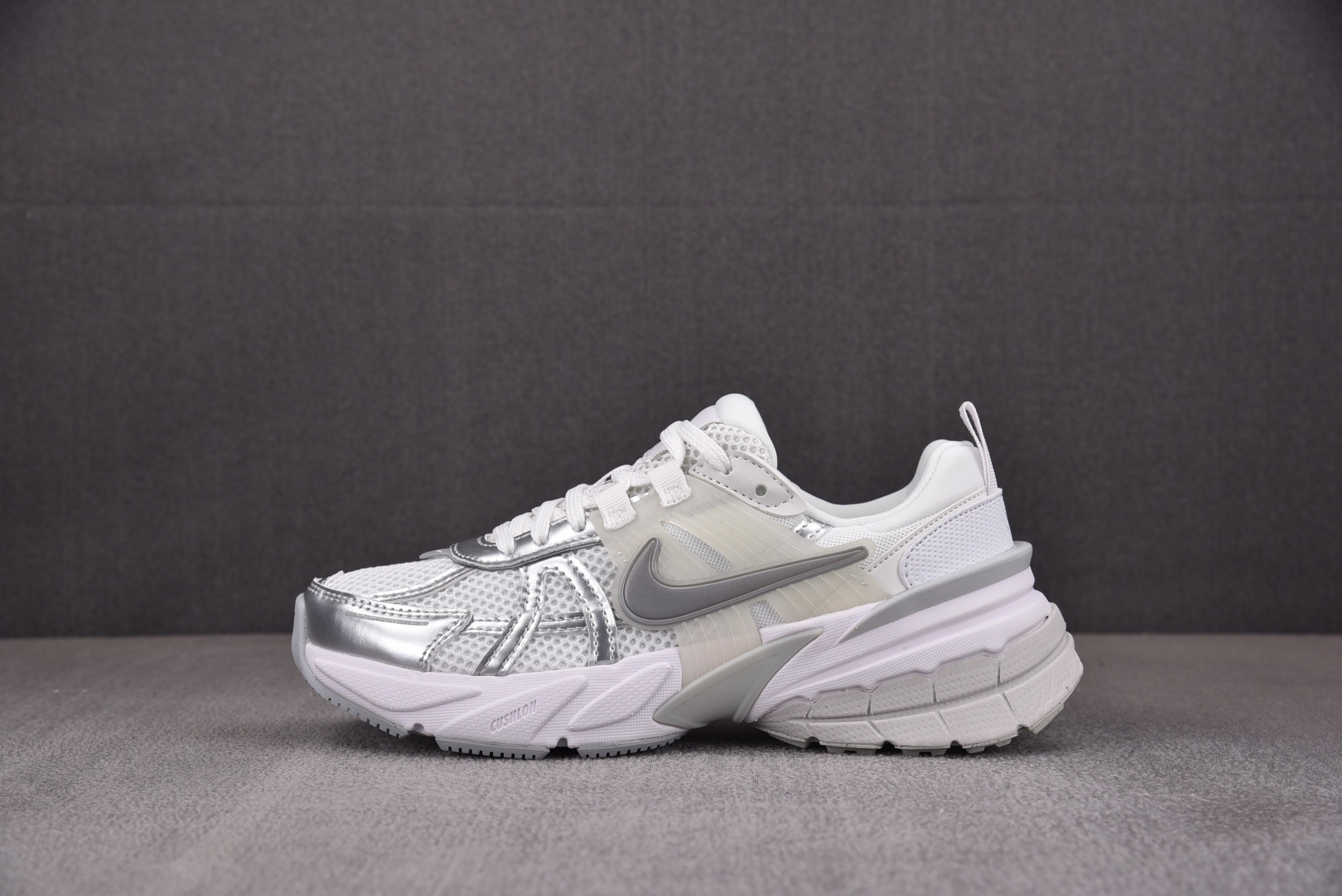 【纯原】Nk V2K Run Metallic Silver White 银白 FD0736-104