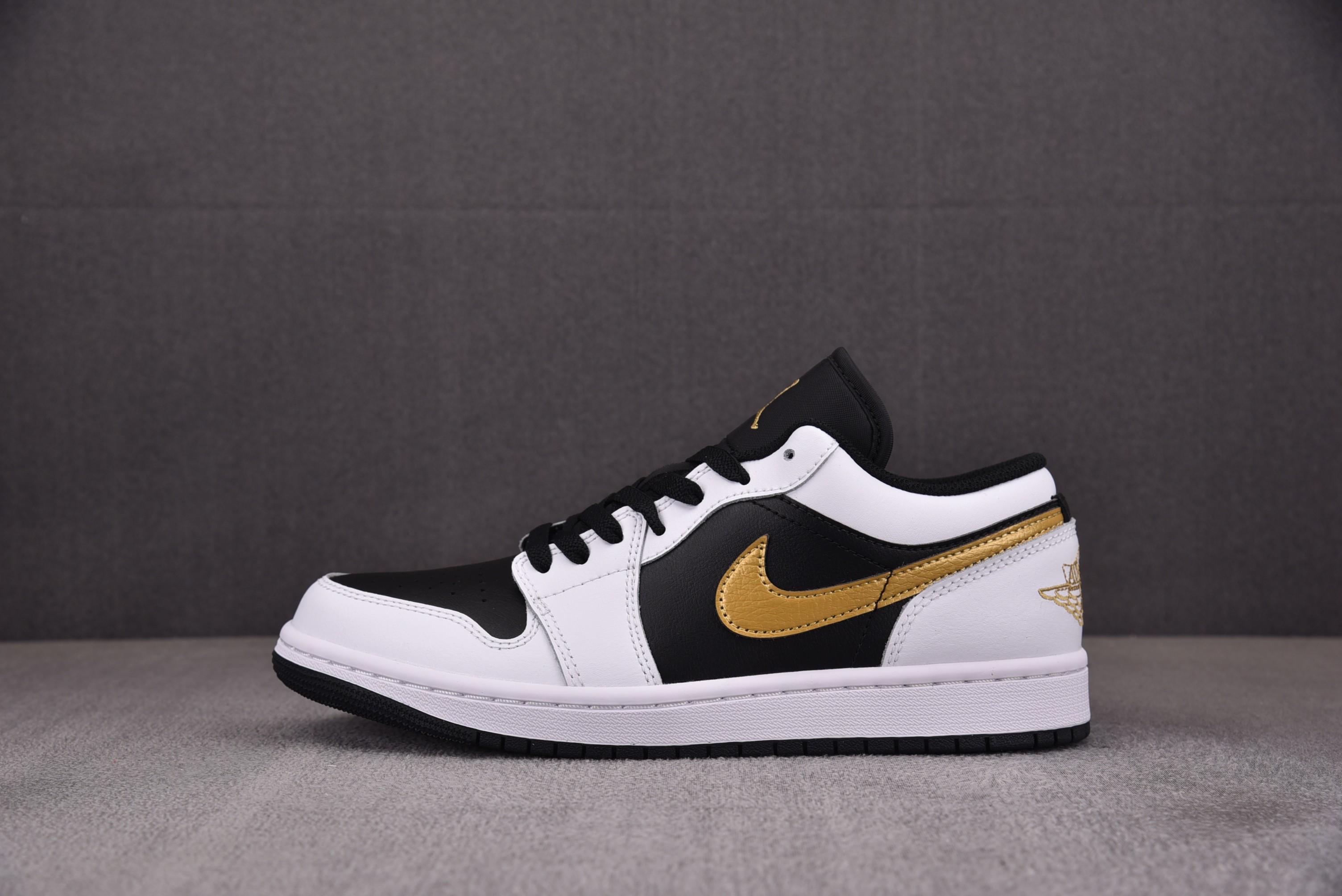 【CJ】Air Jordan 1 Low White Black Metallic Gold Swoosh 白黑金 553558-172