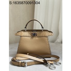 [니콜] 펜디 피카부 I See U 쁘띠 핸들백 라이트 브라운 20*11*15cm Fendi