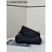 [니콜] 펜디 퍼스트 순색 편직 숄더백 24*9*18cm 블랙 Fendi