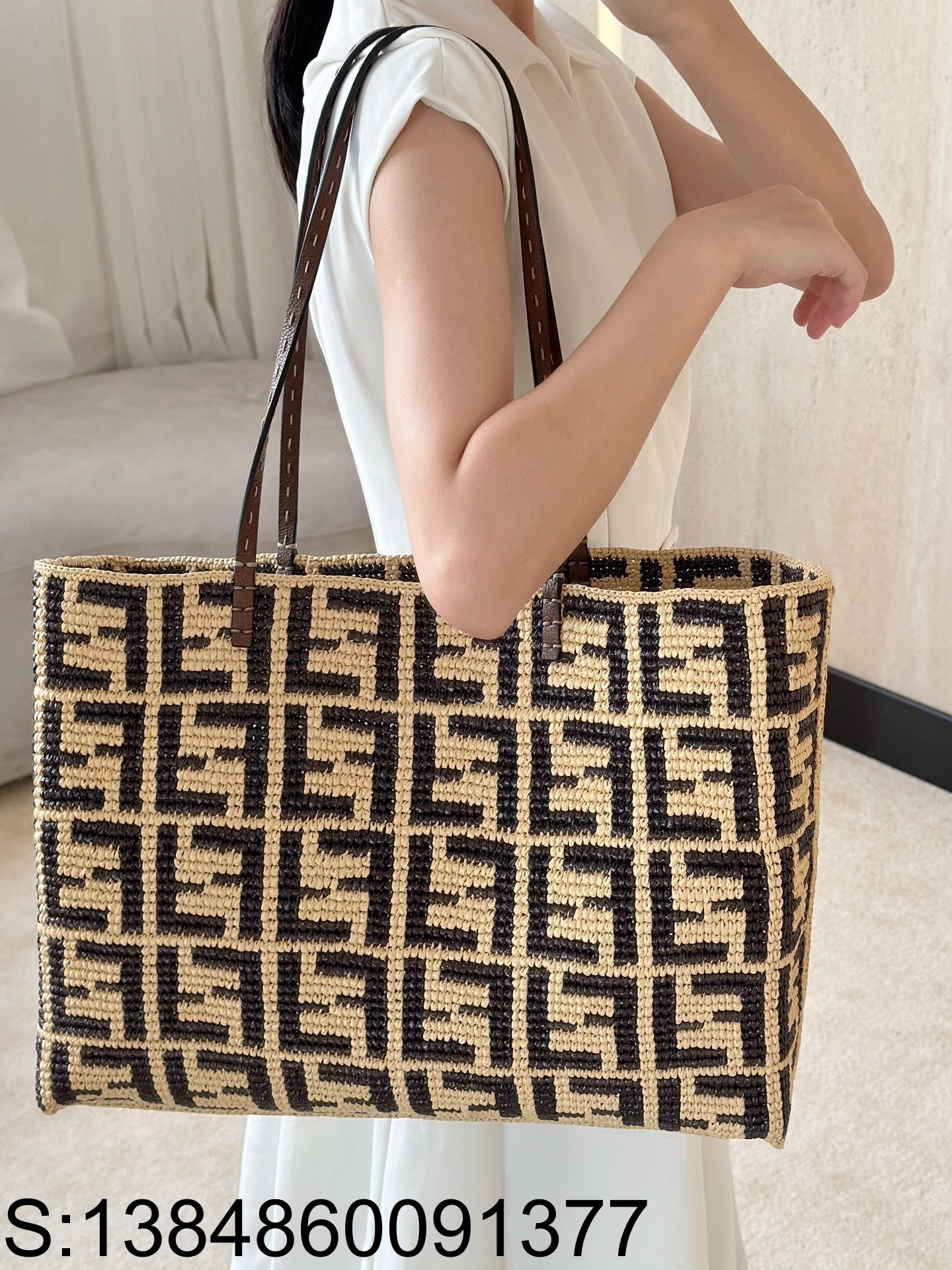 [니콜] 펜디 롤 라피아 크로셰 쇼퍼백 35*19*31cm Fendi