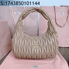 [JHL] 미우미우 금장 로고 마틀라쎄 호보백 5BC108 29*24*10cm 다크 누드  miumiu