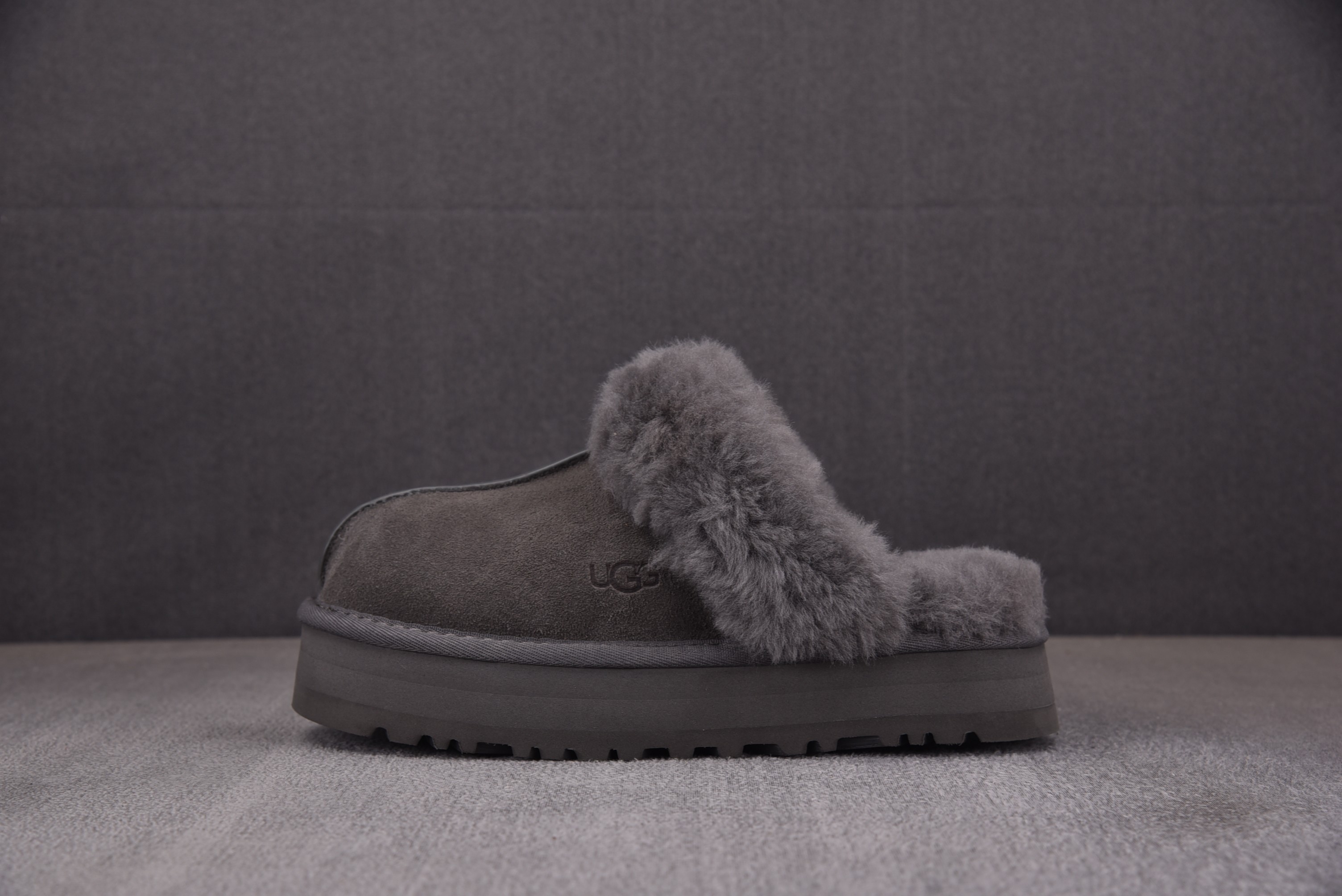 UGG Disquette Slipper 木炭灰 어그