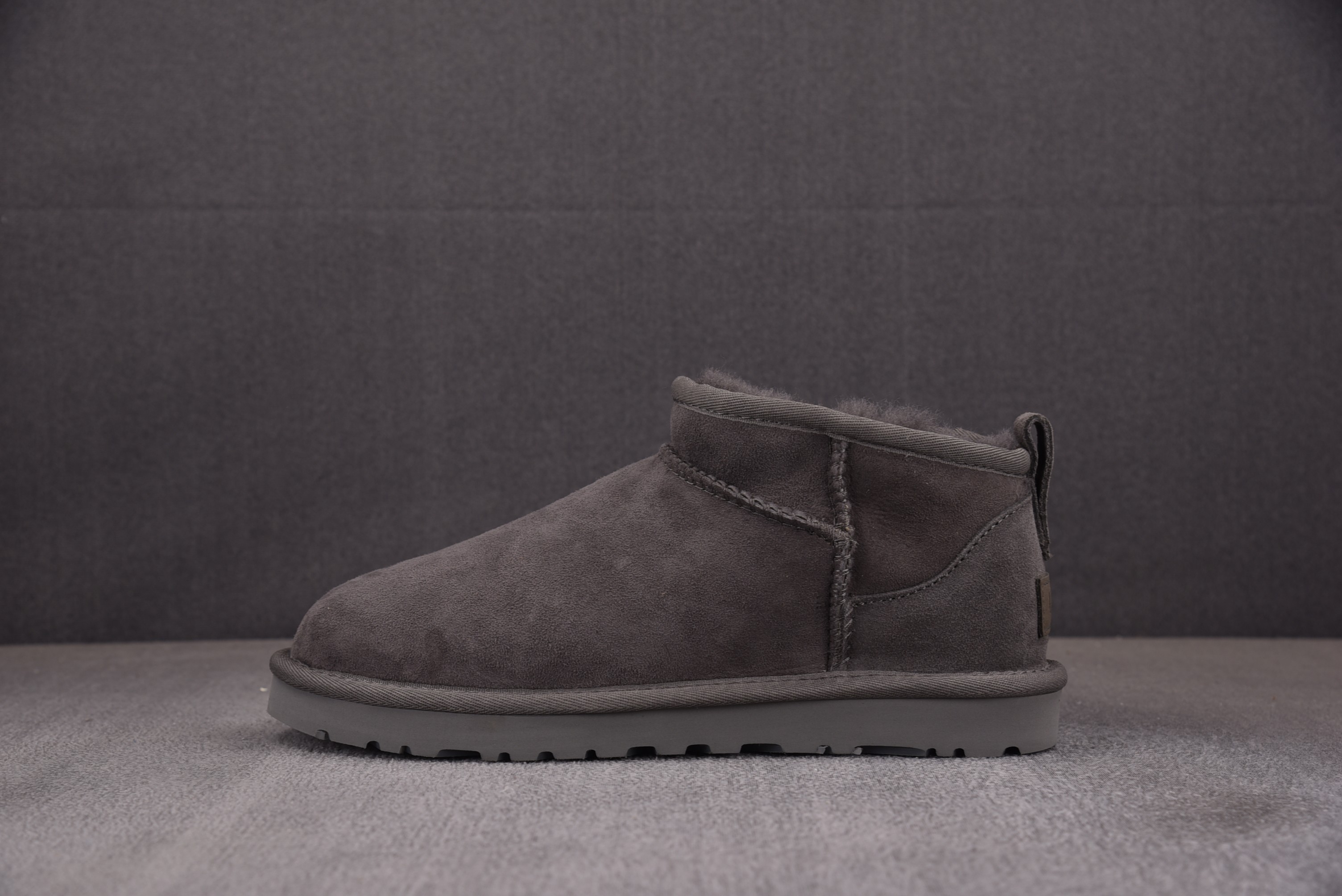 UGG Classic Ultra Mini Boot Grey 灰色 1116109 어그