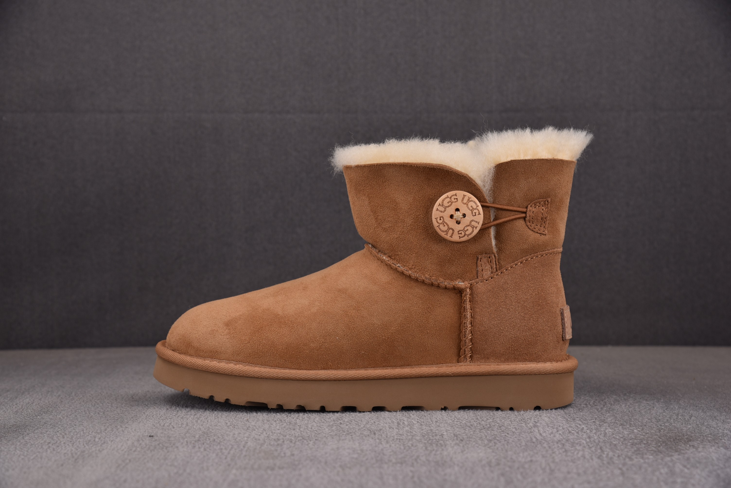 UGG Mini Bailey Button II Chestnut 栗色 1016422 어그