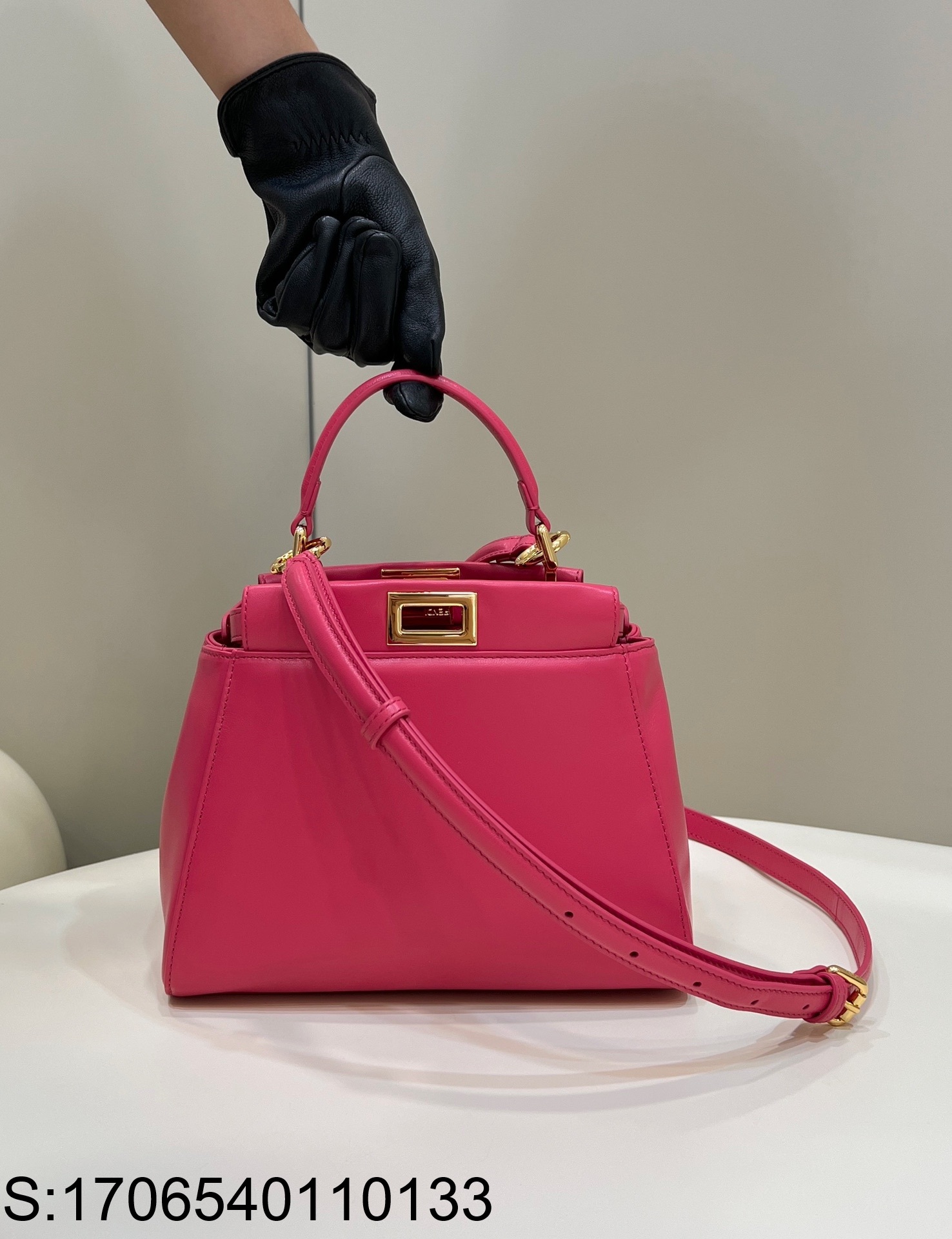 [니콜] 펜디 레더 금장 버클 핸드백 23*9*20cm 딥핑크 Fendi