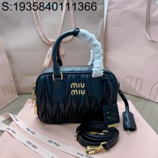 [JHL] 미우미우 양가죽 마테라쎄 탑 핸들 토트백 5BB123 19*13*6cm 블랙 miumiu