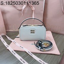 [JHL] 미우미우 금장 모노그램 숄더백 5BH229 18*9.5*6.5cm 화이트 miumiu