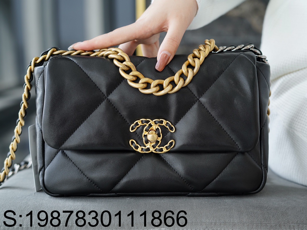 [JD] 샤넬 램스킨 금장 19백 스몰 26cm 블랙 CHANEL