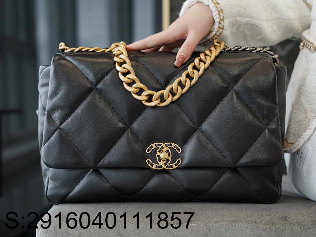 [JD] 샤넬 램스킨 금장 19백 라지 36cm 블랙 CHANEL