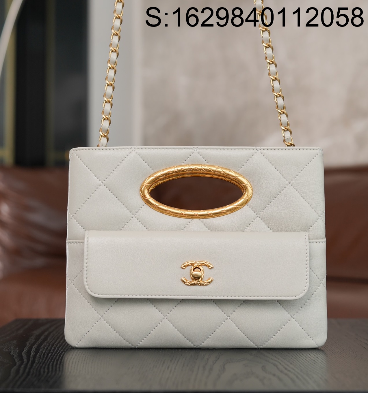 [JD] 샤넬 24B 금장 램스킨 클러치 케이스 19*25*3cm 라이트 그레이 CHANEL