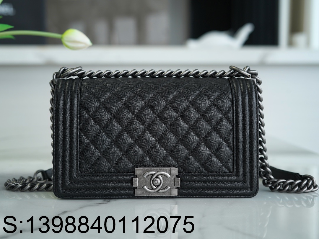 [JD] 샤넬 보이 빈티지 은장 캐비어 플랩백 15*25*9cm 블랙 미듐 CHANEL