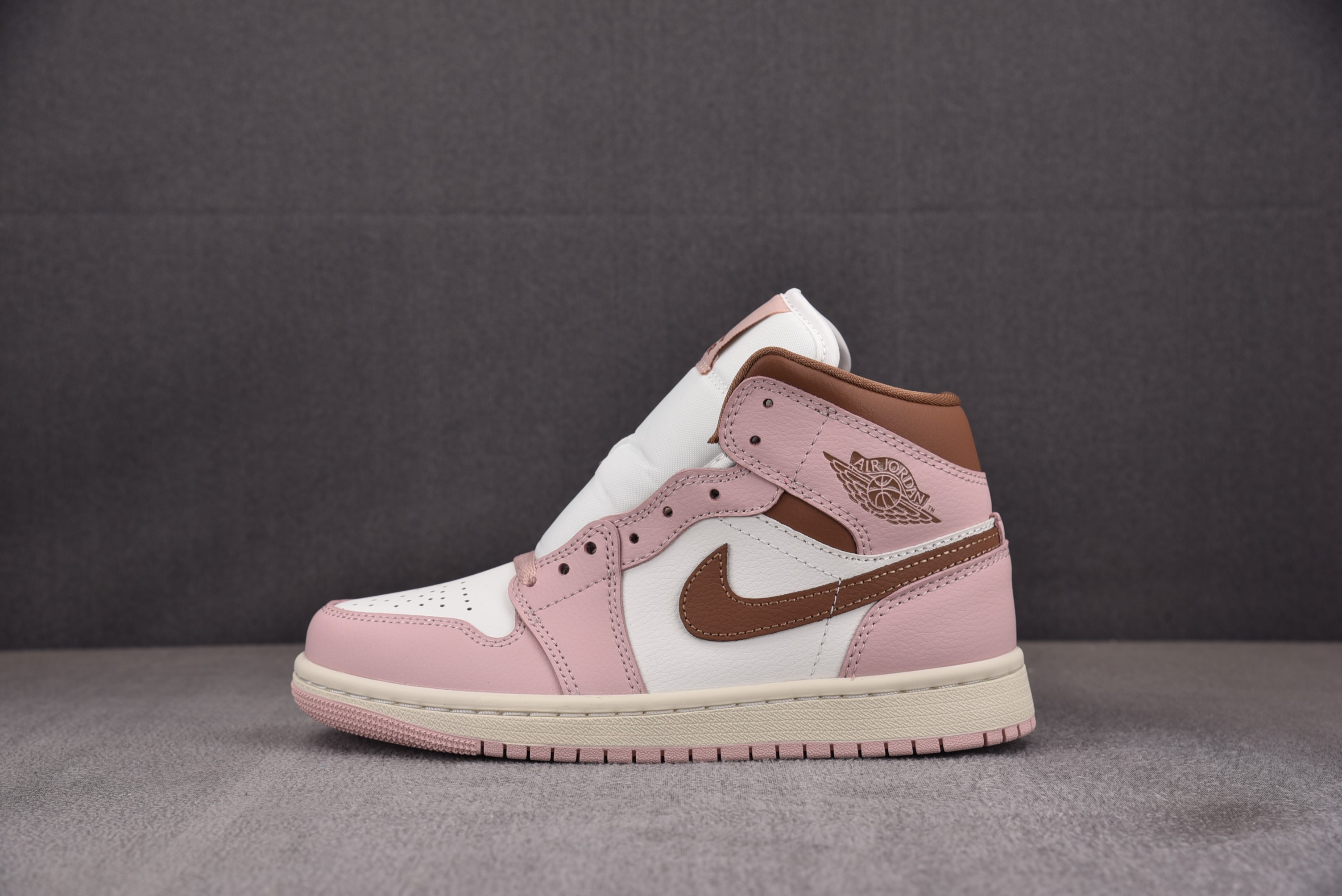 [CJ]에어 조던 1 미드 WMNS Air Jordan 1 Mid Pink Oxford Brown 브라운 핑크 BQ6472-620