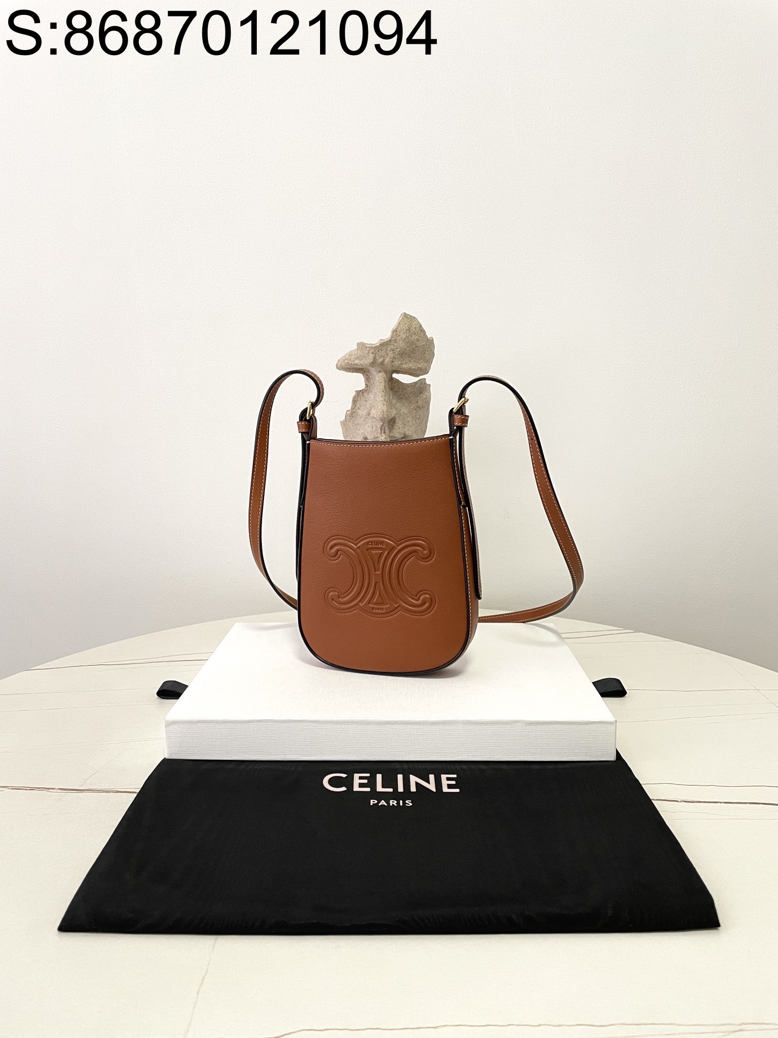 black frame 공장 셀린느 휴대폰 파우치 크로스백 10M753 15*19.5*3cm 브라운 Celine