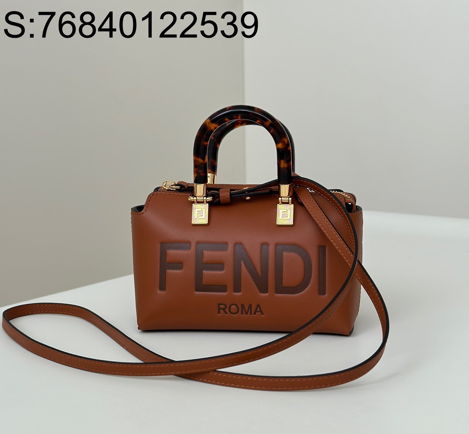 [니콜] 펜디 모노그램 바이 더 웨이 보스턴백 브라운 미니 20*9*12cm Fendi