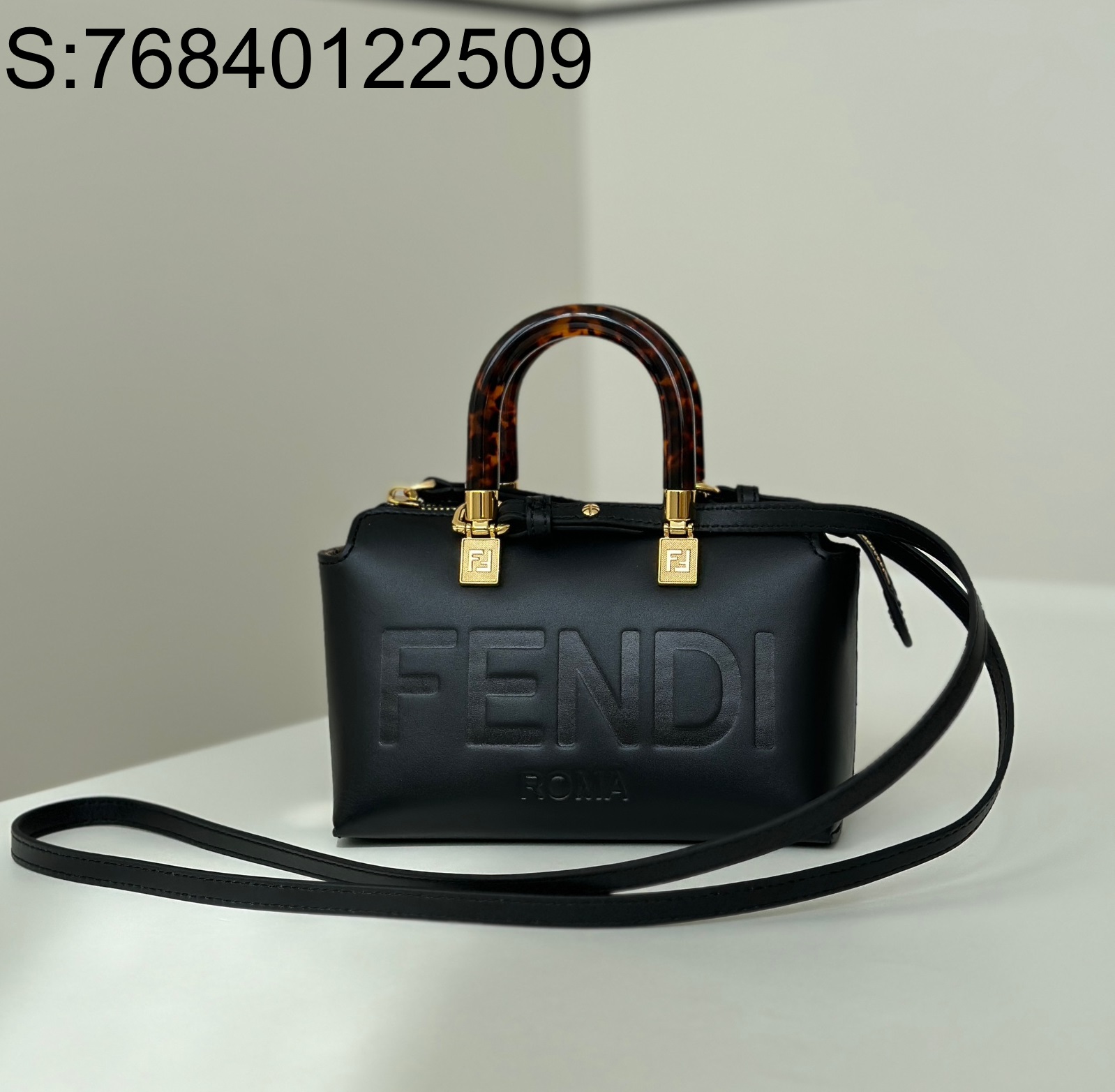 [니콜] 펜디 모노그램 바이 더 웨이 보스턴백 쏘 블랙 미니 17*8*12cm Fendi