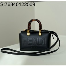 [니콜] 펜디 모노그램 바이 더 웨이 보스턴백 쏘 블랙 미니 17*8*12cm Fendi