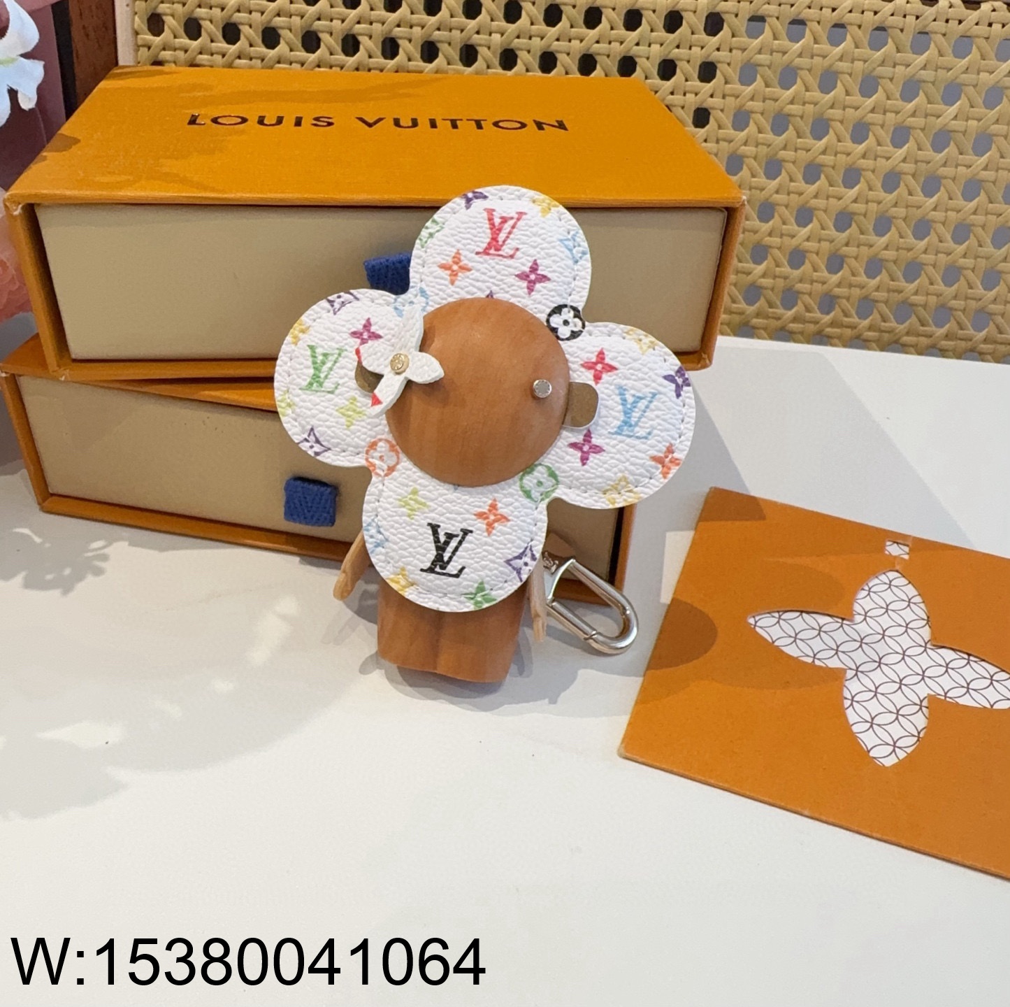 AGG 루이비통 LV X TM 비비엔 백 참 키링 화이트