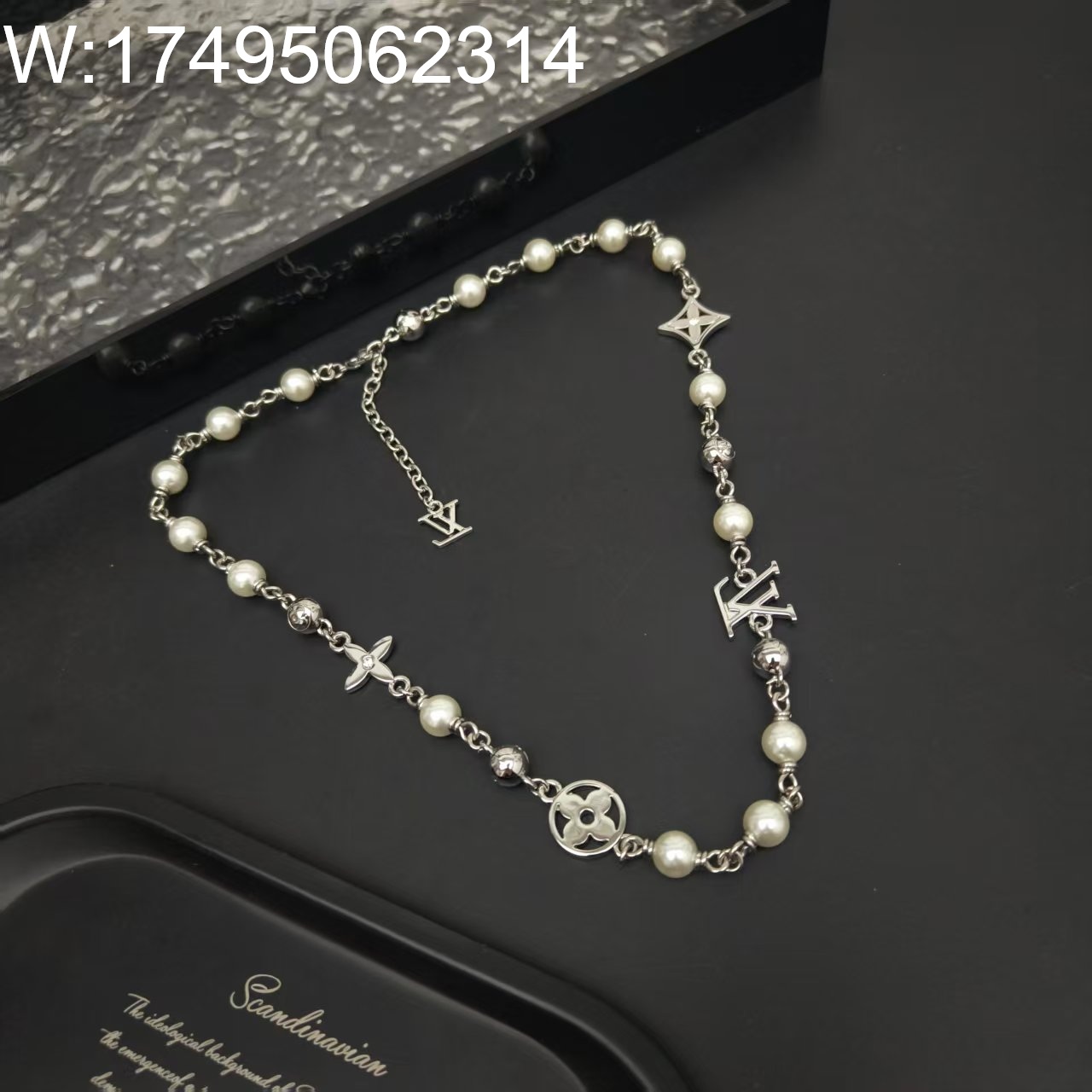 AGG 루이비통 LV 펄 목걸이 화이트 M02448