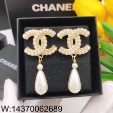 AGG 샤넬 골드 CC로고 진주 펜던트 귀걸이