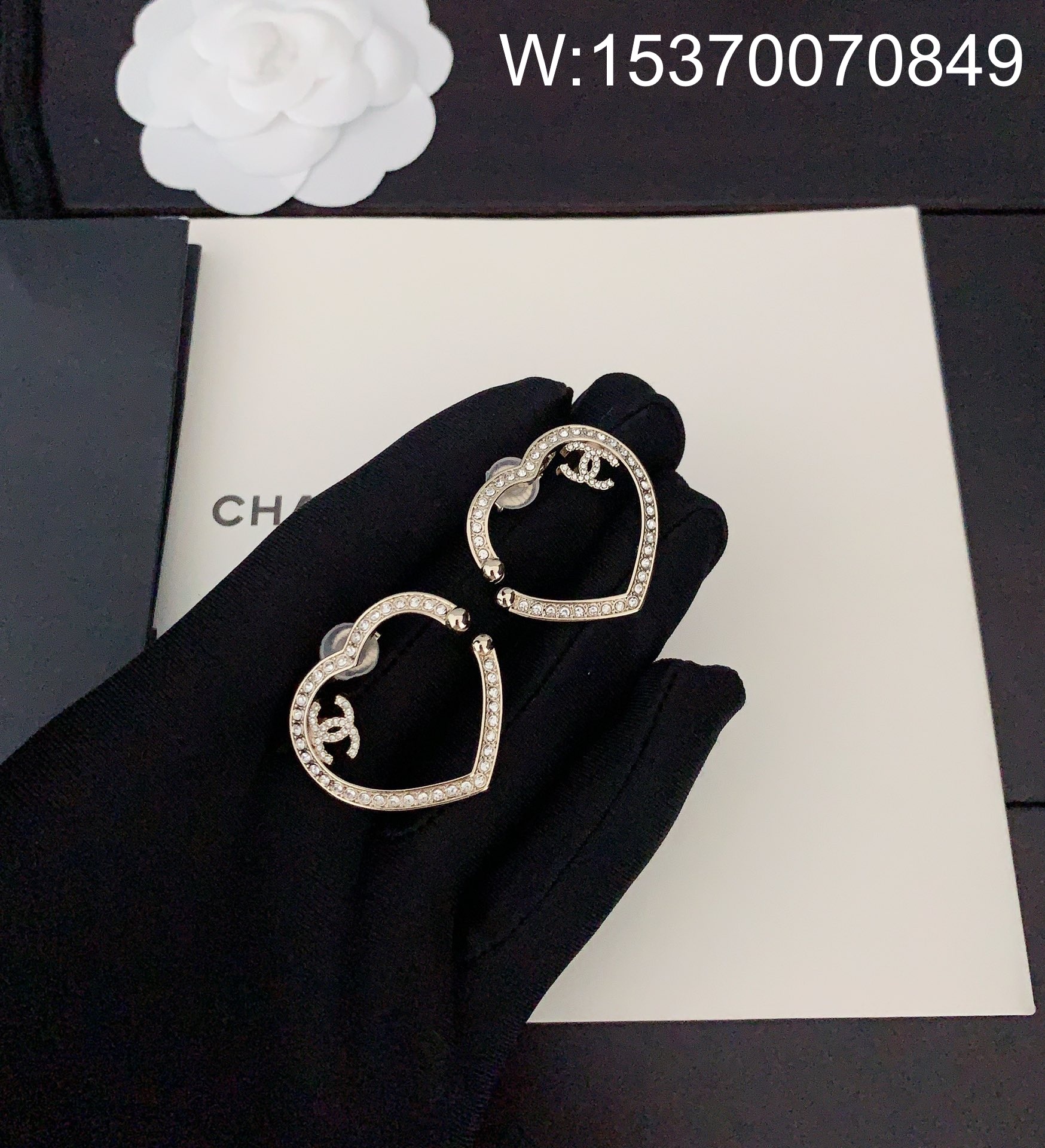 AGG 샤넬 CC로고 큰 하트 귀걸이