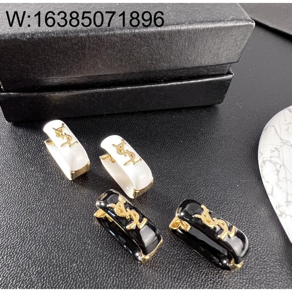 AGG 생로랑 골드 로고 귀걸이 2컬러