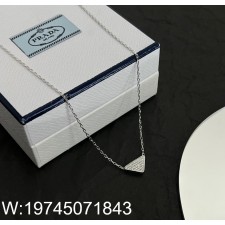 AGG 프라다 큐빅 삼각형 펜던트 목걸이 실버
