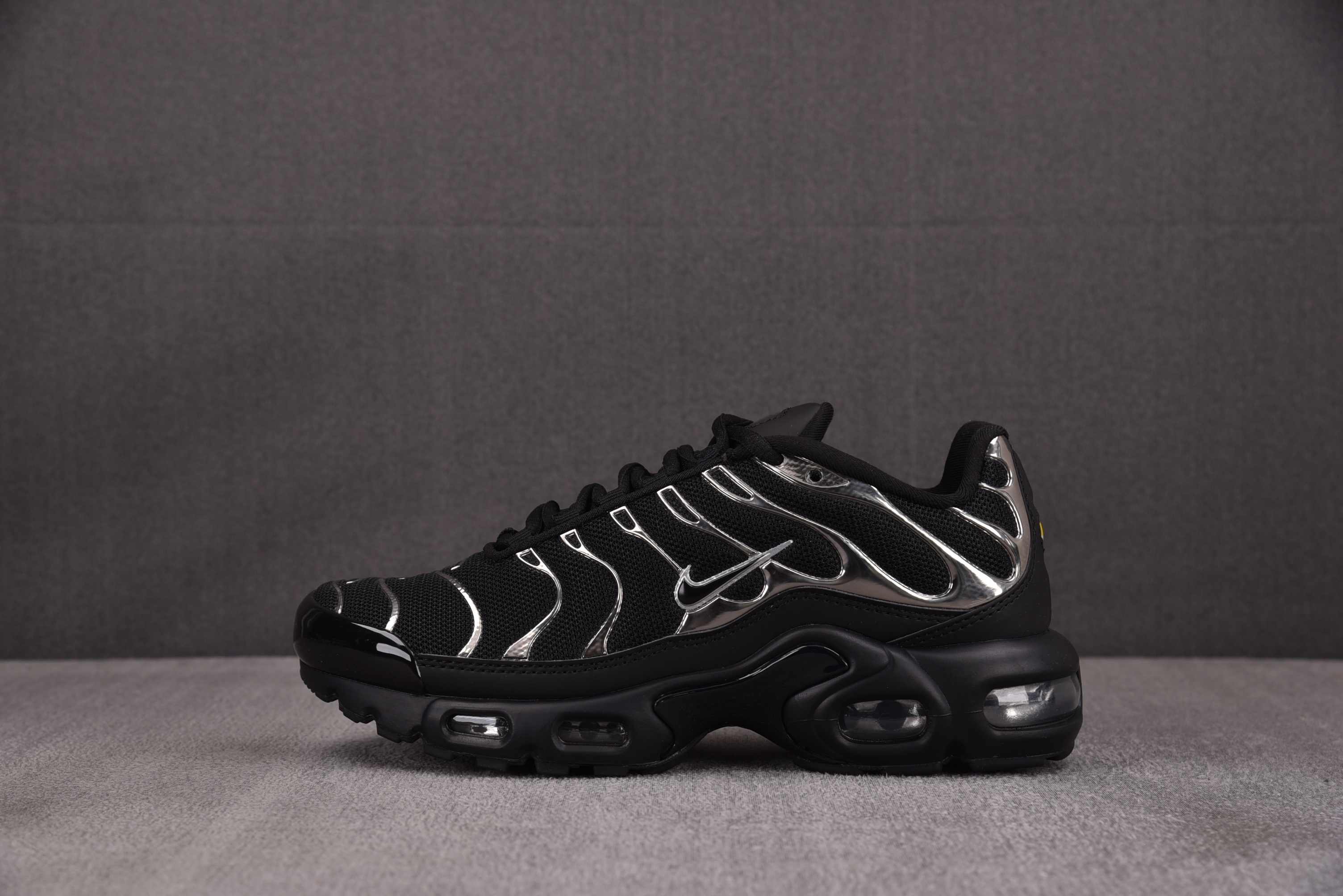 【纯原】나이키 에어 맥스 플러스 SE 블랙 크롬 (Women's) HJ9743-001