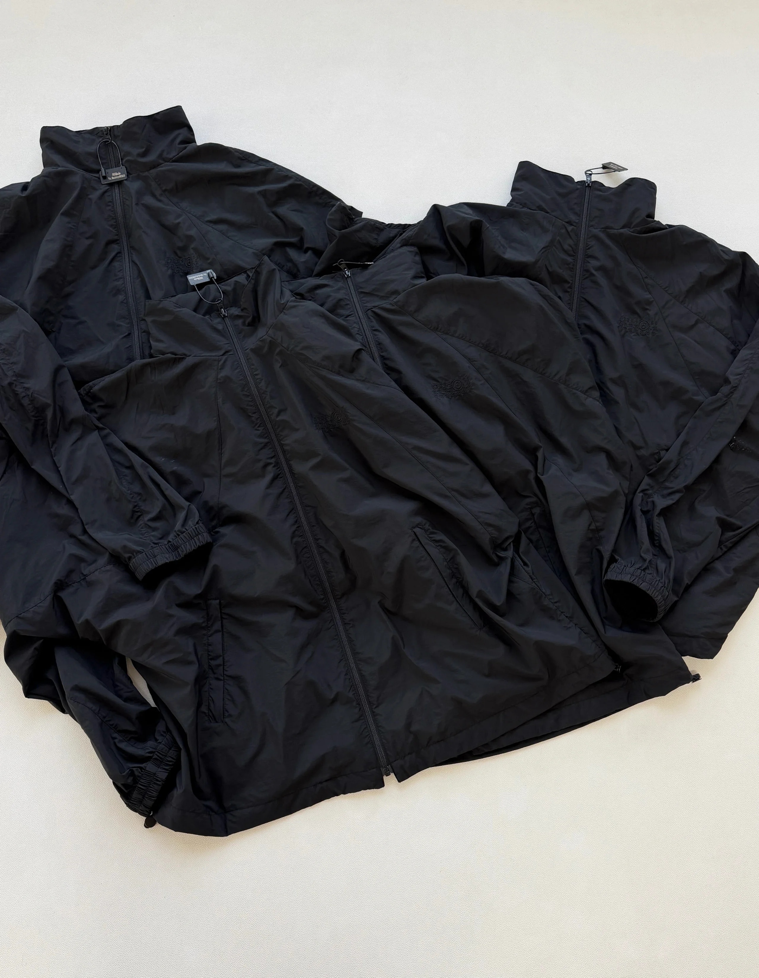 [985셀러] Maison Margiela 메종 마르지엘라 경량 메쉬 디테일 구조적 아우터